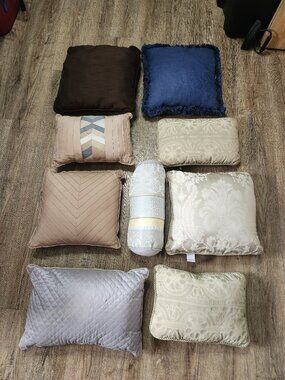 Nine decrotive throw/accent pillows